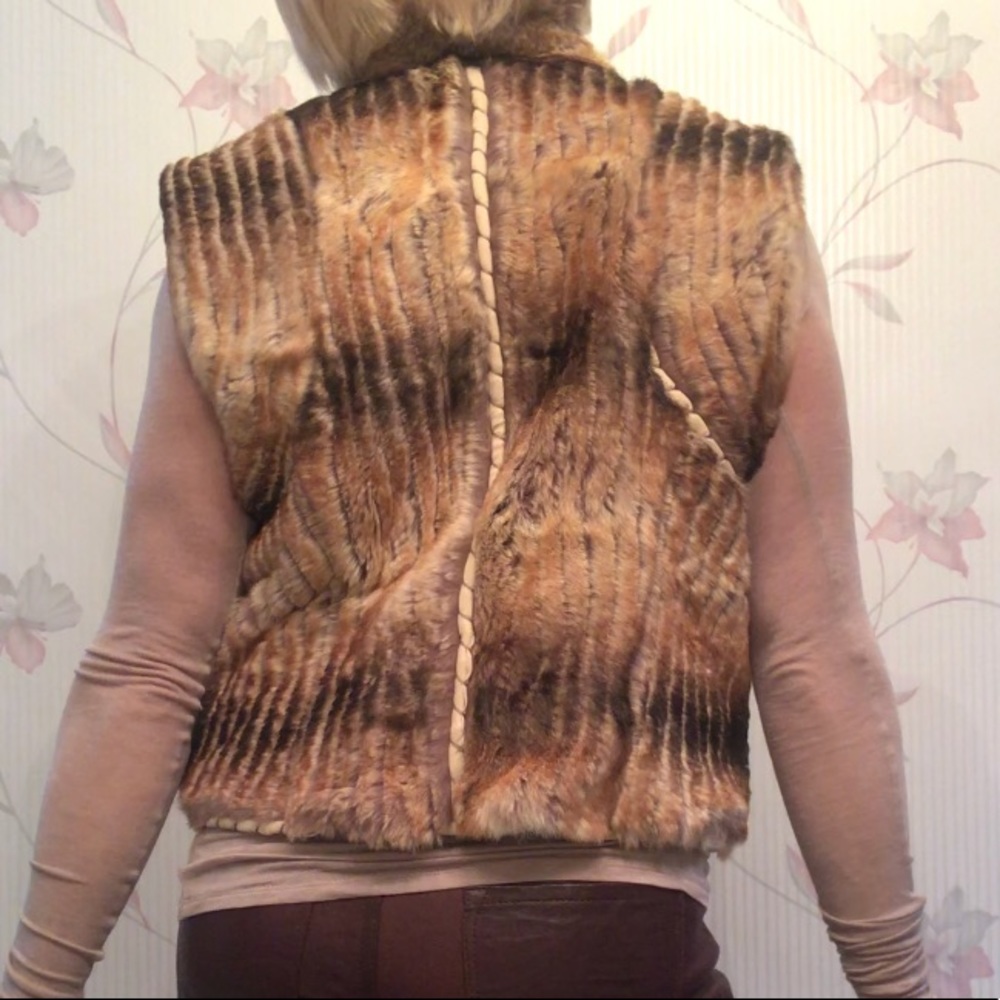 CLOSET CLEAR OUT! reversible vest by Elie Tahari - Picture 2 of 8